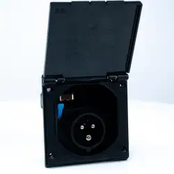 Tomada quadrada preta CEE 220v